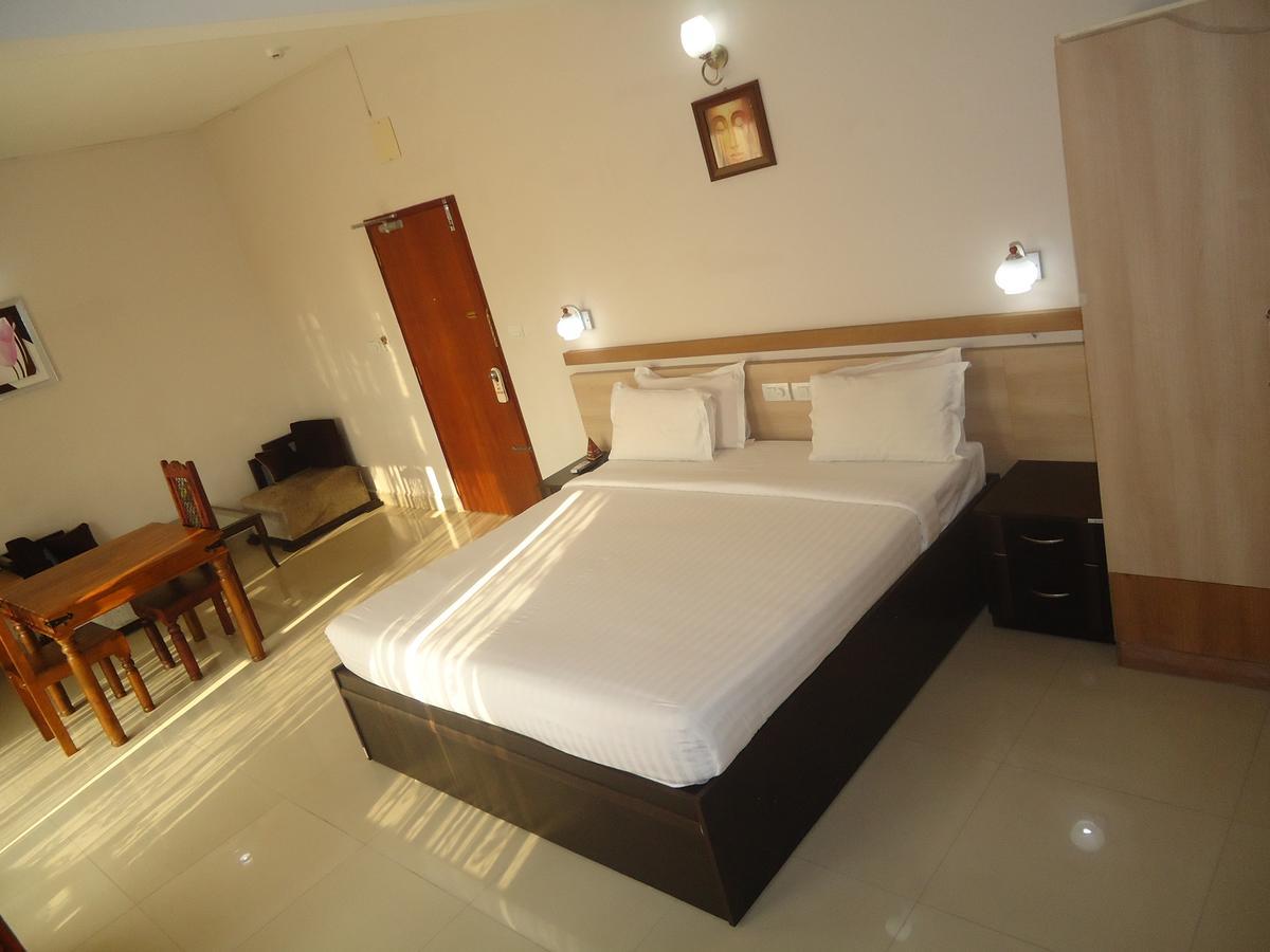 Hotel Polariz Parassinikkadavu Стая снимка